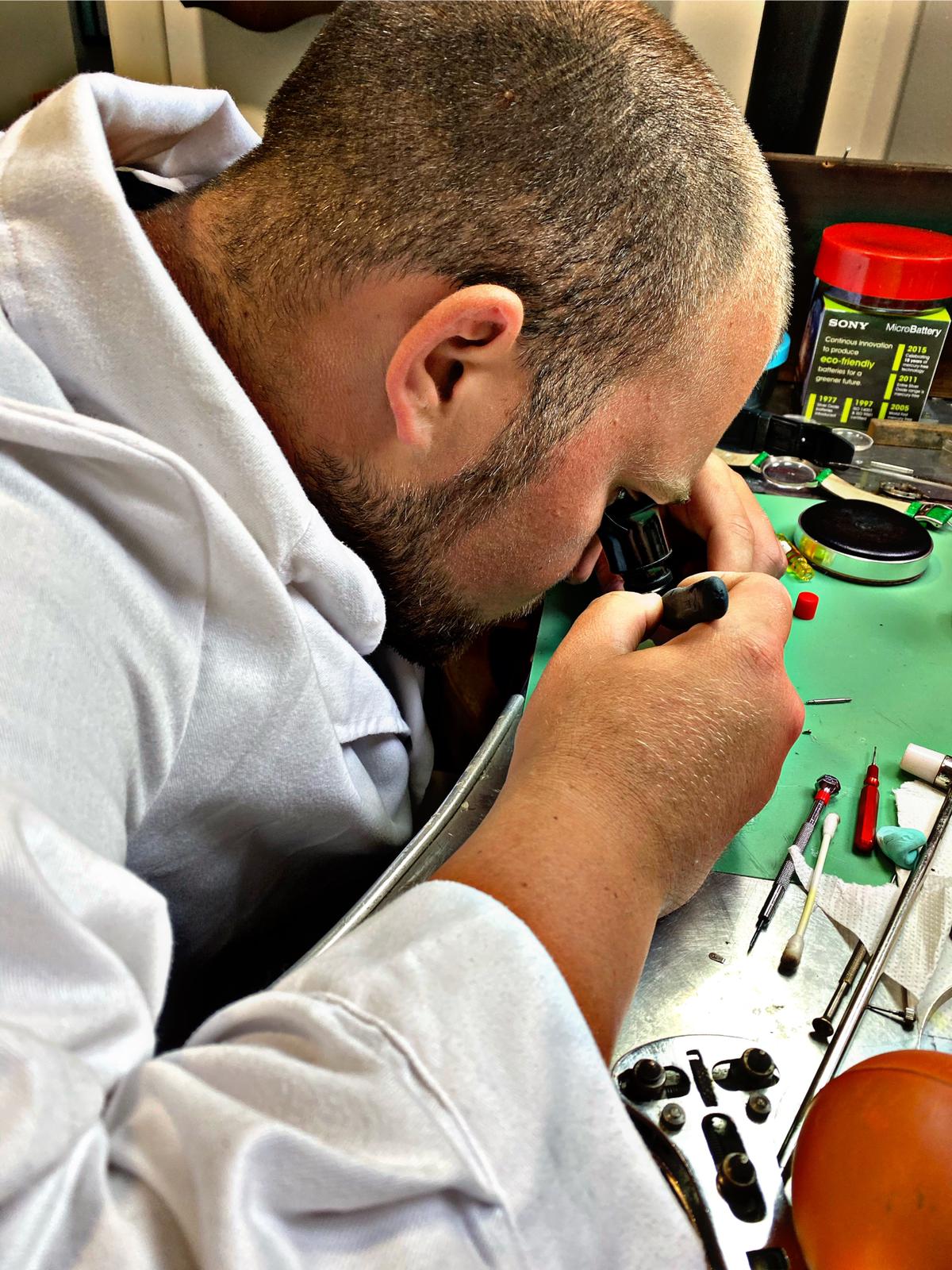 Tecnico Orologiaio :: Laboratorio di Orologeria